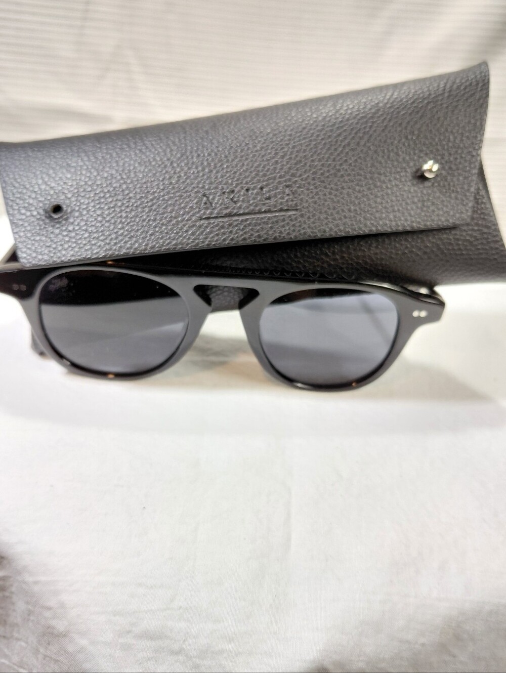 AKILA Unisex Jive Aviator Shaped Keyhole Nose Bridge For Universal Fit Black